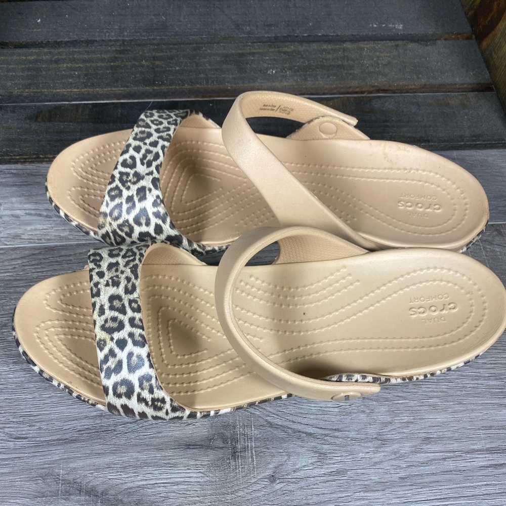 CROCS LEOPARD PRINT SANDALS SIZE 10